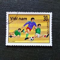 Марка Вьетнам 1982 год  Футбол