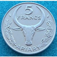 Мадагаскар. 5 франков 1982 года  KM#10 "Пуансеттия"