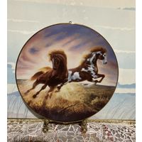 Тарелка коллекционная Лошади гнедые Англия винтаж