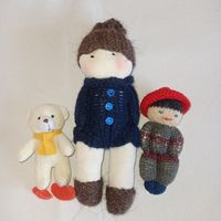 Мишка на лыжах, мальчик в зимней одежде, зимние куклы, персонажи самодельные куклы вязаные, шитые