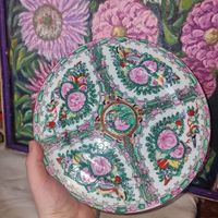 Китайская фарфоровая декоративная тарелка розово-зеленая диаметр 26 см
