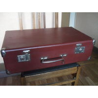 Советский фибровый чемодан.С ключиком,замки рабочие.Мосштамп.Размер 60Х35Х17.