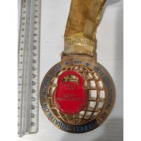Медаль победителю гиревого триатлона.