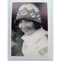 Шляпки. мисс Уилсон в фетровой шляпке-клош с венгерской вышывкой, Нью-Йорк, 1923