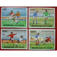 Нигер. Футбол. ( 4 марки ) 1986 года. 1-5.