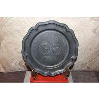 Настенная, оловянная тарелка с гербами, диаметр 22.5 см., тяжёлая, клеймо.