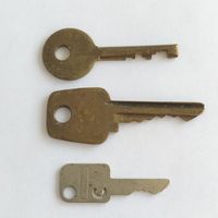 3 ключа, один с номером 190