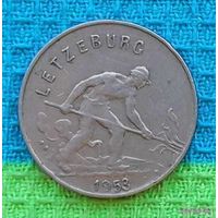 Люксембург 1 франк 1953 года. Кочегар. Корона Люксембурга.