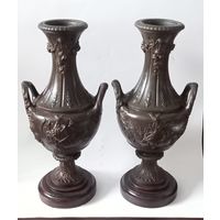 Старинные парные вазы. Франция 19 век. Скульптор Моро. Подпись.