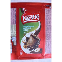 Фантик, обертка. Шоколад "Nestle" молочный, лесной орех (2020, РФ, "Нестле Россия", 90 грамм).