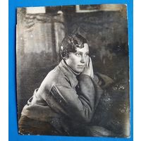 Фото девушки. 1943 г. 8х10 см