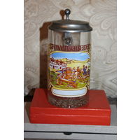 Стеклянный пивной бокал, 1984 года, клеймо, высота 19.5 см., объём 0.5 литра, Германия.