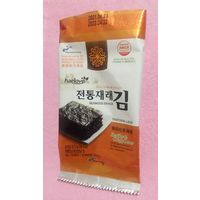 Упаковка от южнокорейских чипсов из морской капусты.