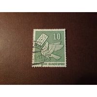 Германия.ФРГ 1956 г.День почтовой марки.Голубь с письмом в клюве .