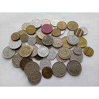 Монеты разных стран и жетоны