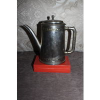 Латунный, никелированный чайник, объёмом 1 литр, отпаялось крепление крышки.