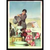Китай Казахские женщины сливают молоко