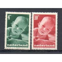 Дети Нидерланды 1948 год 2 марки