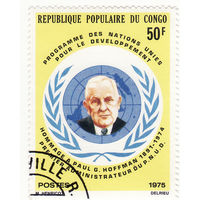 Пол Г. Хоффман и эмблема ООН 1975 год