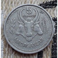 Французская колония Мадагаскар 5 франков 1953 года (1).