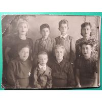 Фото "Большая семья", Минск, 1946 г. (17*12 см)