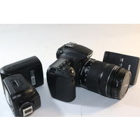 Зеркальный фотоаппарат Canon EOS 60D, объектив и вспышка