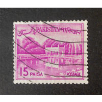 Пакистан 1962 г. Стандарт 15 пайсов. Архитектура, 1 марка #0105-Л1P7