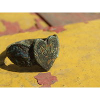 Большое средневековое  кольцо - перстень с эмалями.