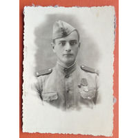 Фото солдата с медалью. 6х8.5 см.
