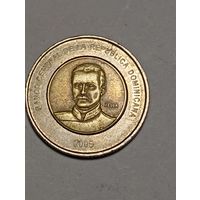 Доминиканская республика 10 песо 2005 года