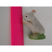 Мышка резиновая игрушка