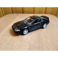 Ford Mustang 1999.