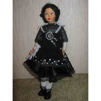 Очень старая и антикварная, ещё довоенной поры, коллекционная кукла-Софи из папе-маше, Италия. Была произведена капитальная реставрация костюма куклы). Покупала в Риме за приличную сумму.