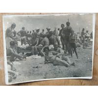 Фото из СССР. На пляже. Евпатория. 1937 г. 9х11.5 см