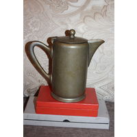 Металлический чайник, высота с крышкой 19 см., ёмкость приблизительно 0.5-0.6 литра, клеймо.