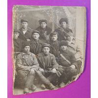 Фото "Группа товарищей в разграбленной помещичьей усадьбе",д. Теребежево, столинский р-н 1917-й гг.