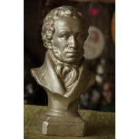 Бюст " Пушкин "   ( керамика 50- е . г )   21 см