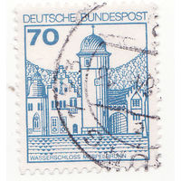 Замок Меспельбрунн, окруженный рвом 1977 год