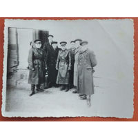 Фото группы сотрудников правоохранительных органов(?). 1948 г. 9х12 см