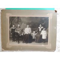 Фото портретное большое "Семья чиновника", до 1917 г. Умань (без паспарту 23*17 см, с паспарту 33*24 см)