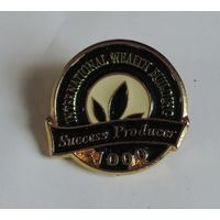 Значок "Success Producer 1000". Тяжёлый. Диаметр 3.2 см. Европа.