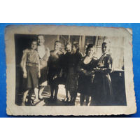 Фото группы девушек. 1940-50-е. 6.5х9.5 см.