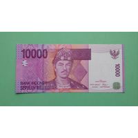 Банкнота 10 000 рупий Индонезия 2005 г.