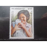 Никарагуа 1983 Девочка с птицей в руках**