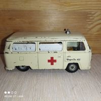 Винтажная модель-игрушка медицинского автомобиля.Германия.
