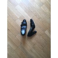 Итальянские туфли натур кожа с необычн каблуком,35