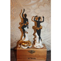 Пара изящных, фарфоровых статуэток "Танцующие негритянки, балерины", Италия, клеймо в тесте.