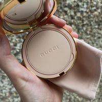 Компактная пудра Gucci Poudre De Beaute Mat Naturel 10 gr в оттенке 02