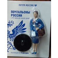 Фигурка почтальона(6) ,из серии "Почтальоны России".Высота с подставкой 11 см.В блистере.