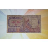 Мадагаскар 1000 франков 1988г.